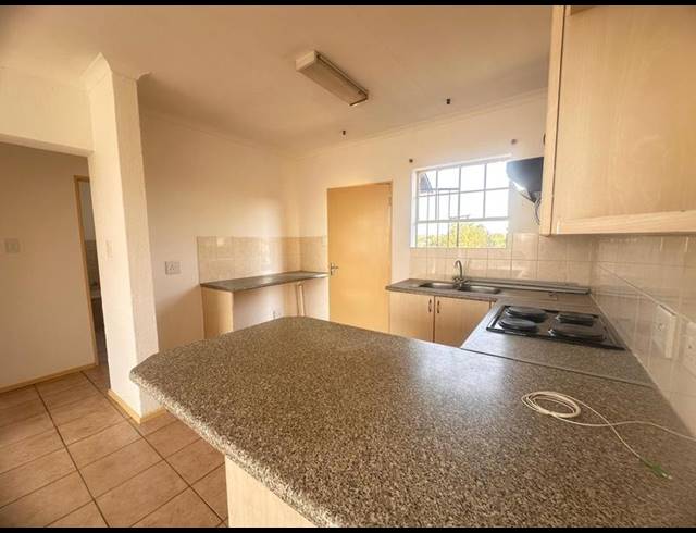 2 BEDROOM APARTMENT FOR SALE IN HEUWELSIG ESTATE